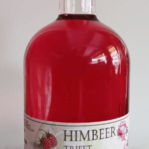 Flasche mit Himbeer Rosenlikör