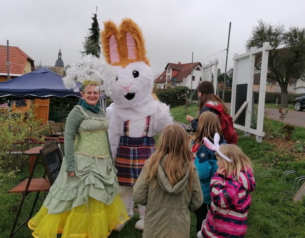 Osterhase auf dem Rosenhof-ostereiersuche rosenhof 2025